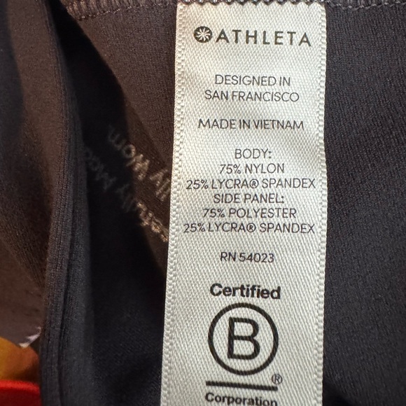 Athleta Elation Scallop Capri Yoga Workout Gray Pink Spring Night Size S - Picture 9 of 9